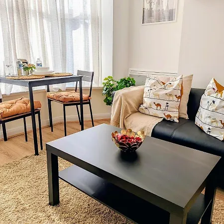 Cozy Luxury 1 Bedroom Apartment With Parking